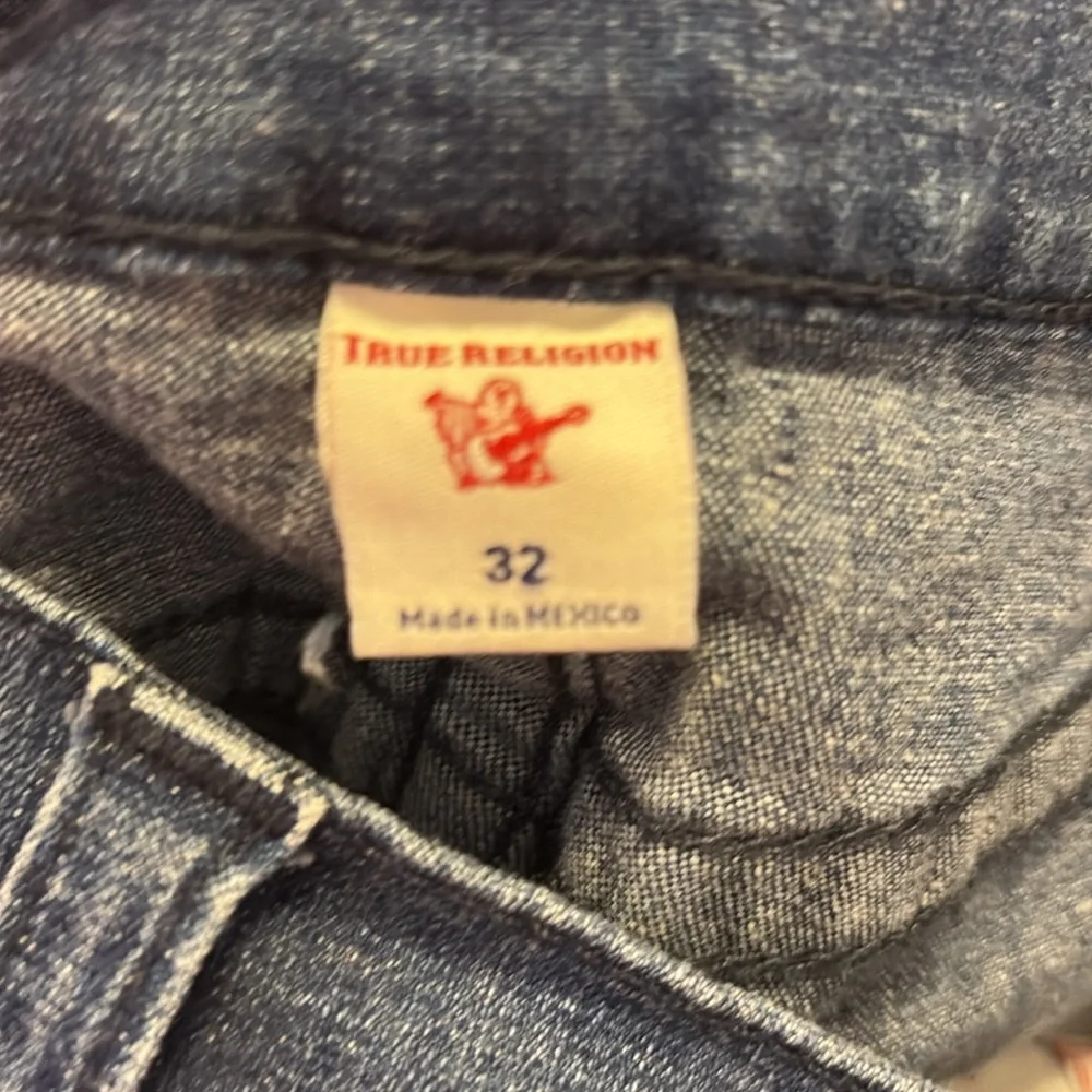 Men’s True Religion Ricky Relaxed Straight Jeans. 32” inseam;35” waist
